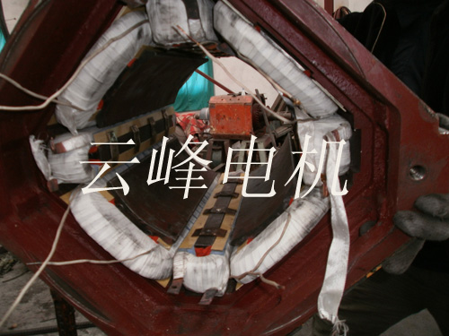 安装换向和励磁线圈